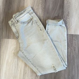 Distressed Mudd Jeans Gray Mid-Rise Ankle FLX